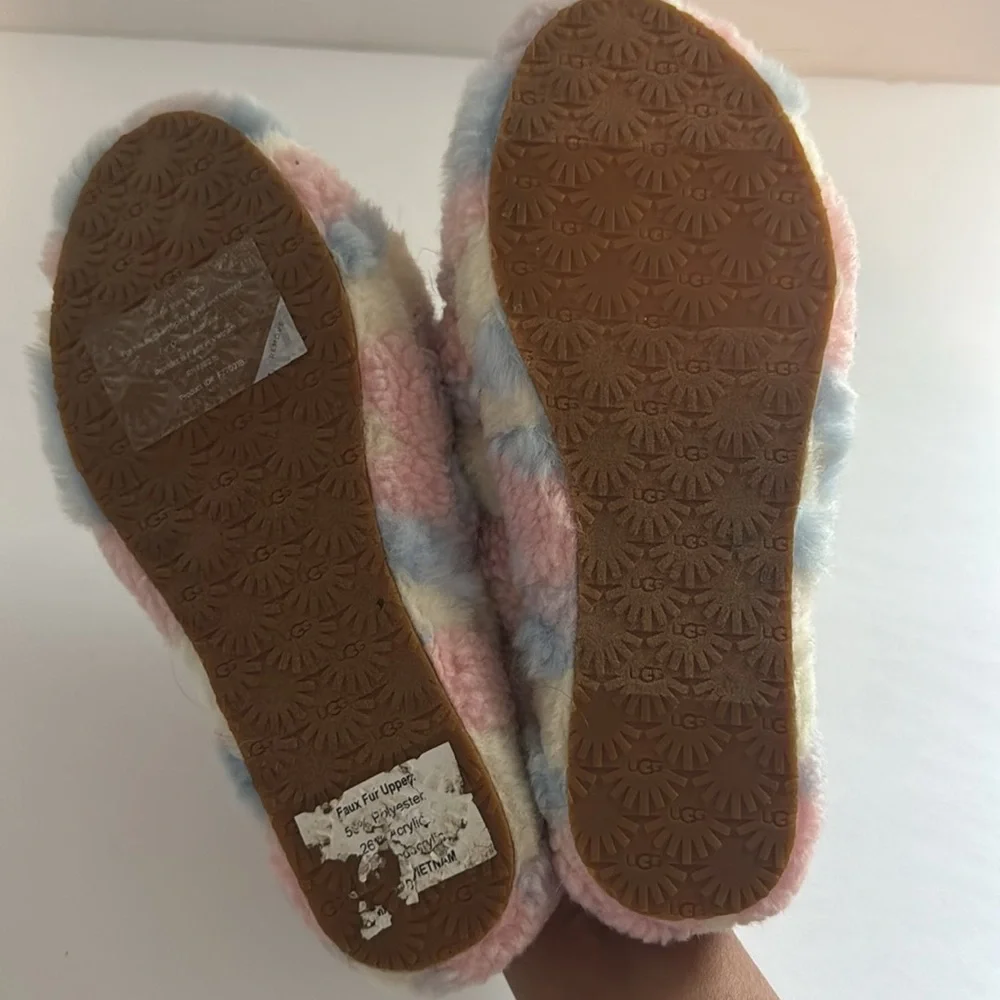 UGG Girl's Fluff Yeah Faux Fur Slippers Size 4 Pastel Colors Cotton Candy